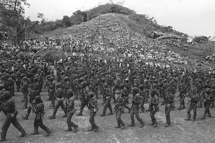 Generaciones Armadas: 20 Fotos Representativas De Los 20 Años Del ...